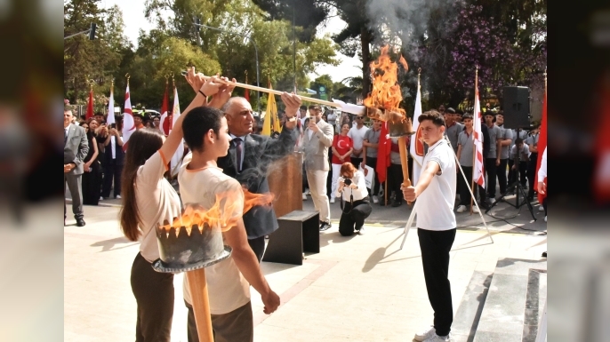 19 Mayıs Atatürk’ü Anma, Gençlik ve Spor Bayramı Haftası Gençlik Meşalesi’nin yakılmasıyla başladı
