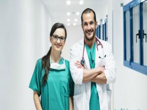 DOKTORLARDAN İKİ SAATLİK GREV