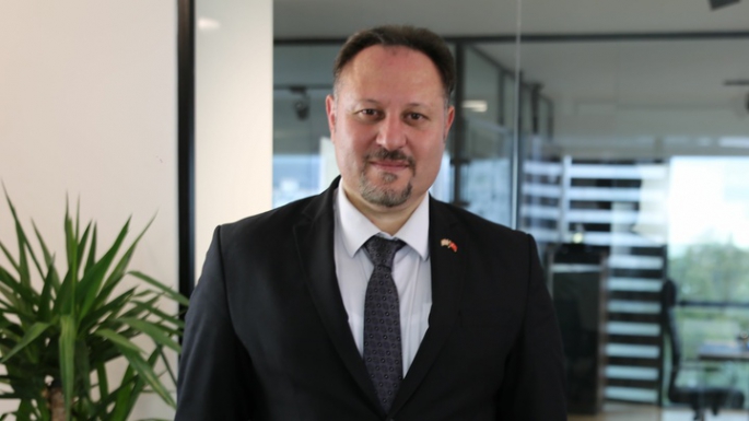 BAKAN ÖZTÜRKLER’DEN KÖYLERE ÇIKARMA