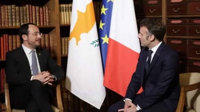 Hristodulidis Paris’te Macron’la baş başa görüştü