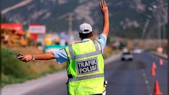 Beş ilçede eş zamanlı asayiş ve trafik denetimleri: 108 kişi tutuklandı, 1233 sürücü rapor edildi
