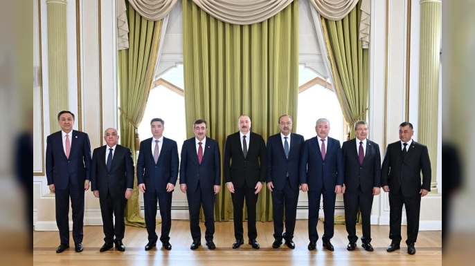 Azerbaycan Cumhurbaşkanı Aliyev, Başbakan Üstel ve TDT devletleri ile bir araya geldi
