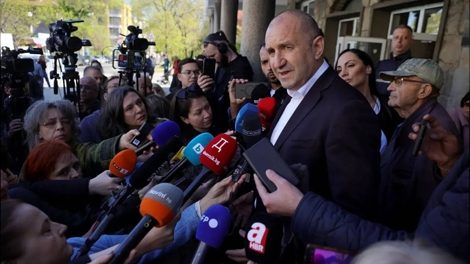 Bulgaristan'da eski Cumhurbaşkanı Radev, genel seçimi büyük farkla birinci tamamladı