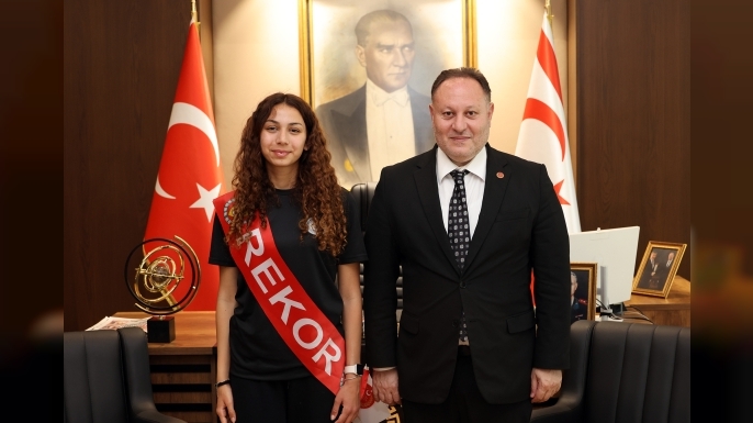 Cumhuriyet Meclisi Başkanı Öztürkler, atlet Ada Kafa’yı kabul etti
