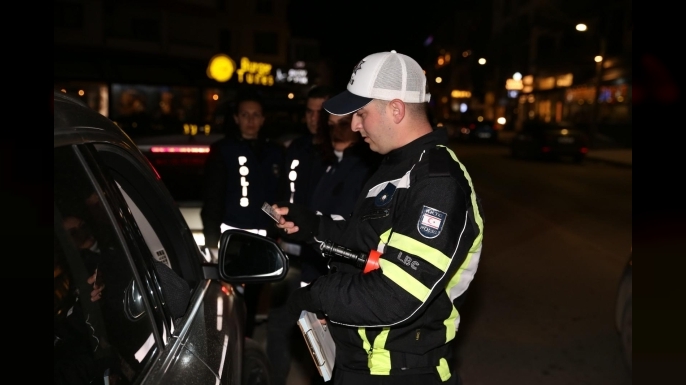 Trafik denetimlerinde 308 sürücü rapor edildi, 2 sürücü tutuklandı