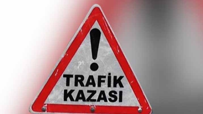 İki kazada da sürücü alkollü...Biri park halindeki araca çarptı, diğeri yoldan çıktı takla attı