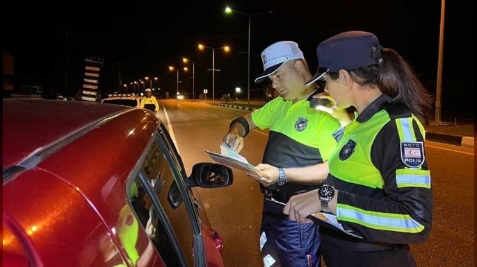 Trafik denetimleri: 275 sürücü rapor edildi, 32 araç trafikten men edildi