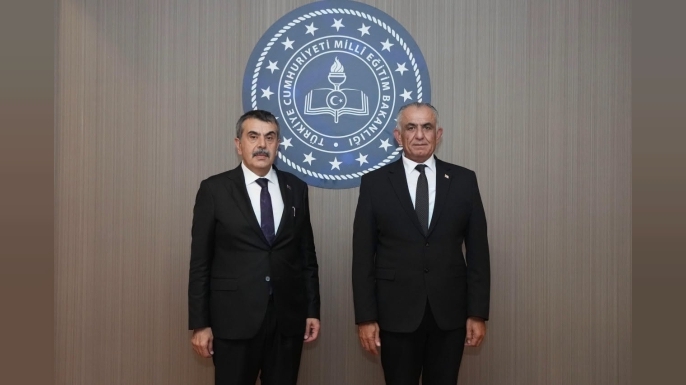 Bakan Çavuşoğlu mevkidaşı Tekin ile bir araya geldi
