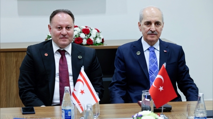 Meclis Başkanı Öztürkler, Bakü’de TBMM Başkanı Kurtulmuş ile görüştü