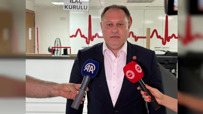 Cumhuriyet Meclisi Başkanı Öztürkler, Cumhurbaşkanı Erhürman'ı hastanede ziyaret etti