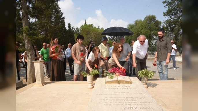 Kutlu Adalı, ölümünün 30’uncu yıl dönümünde kabri başında anıldı