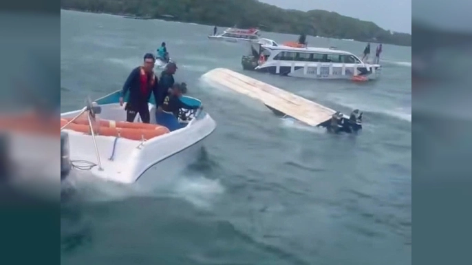 Vietnam'da Hintli turistleri taşıyan sürat teknesinin kazasında 15 kişi öldü
