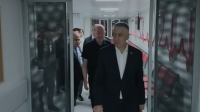 Özel, gemi faciasından kurtarılan yolcuları ziyaret etti