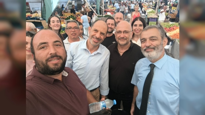 Özersay, Girne Açık Pazarında esnaf ve vatandaşla bir araya geldi
