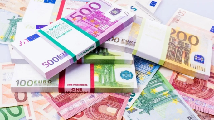 Sterlin 65,25 TL, euro 56,05 TL, dolar 48,80 TL’den işlem görüyor