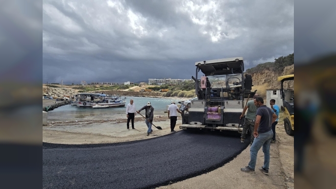 Tatlısu bölgesindeki balıkçı barınağı yolu asfaltlandı