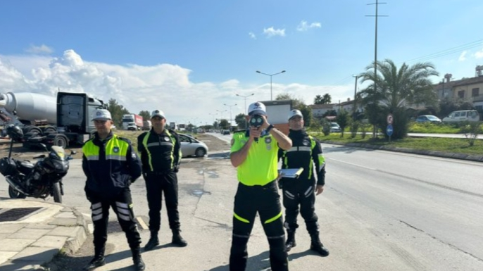 Trafik denetimlerinde 248 sürücü rapor edildi, 24 araç trafikten men edildi