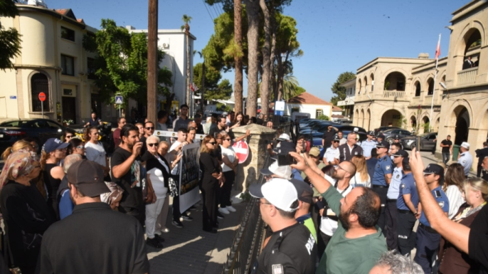 Aileler, Girne Mahkemesi önünde çağrı yaptı: “Esas suçluları mahkemeye getirsinler”