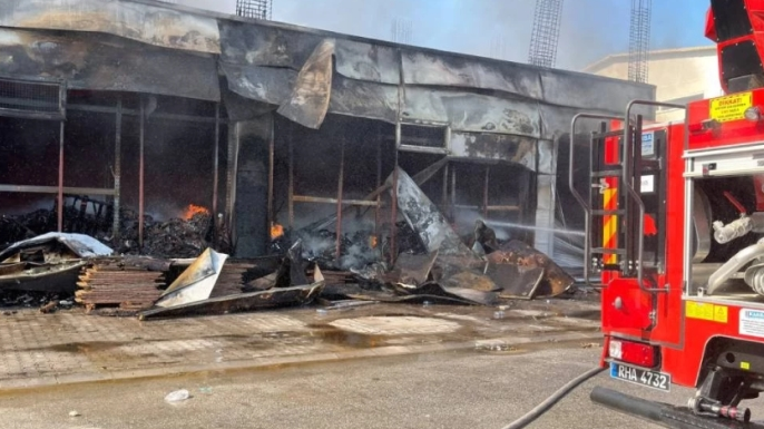 Alayköy Sanayi Bölgesi'nde yangın…Ekiplerin müdahalesi sürüyor