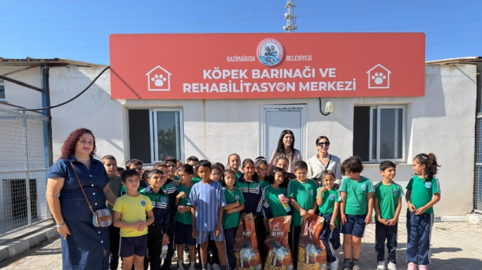 İlkokul öğrencileri GMB Başkanı Uluçay’ı ziyaret etti ve barınağa bağış yaptı