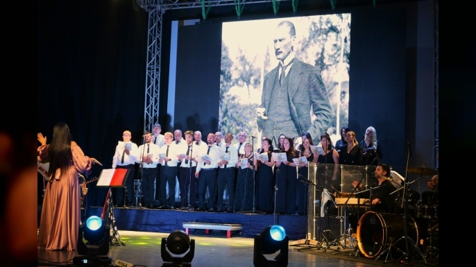 LBO Halk Müziği Korosu konser verdi