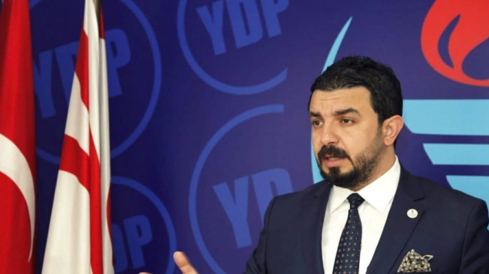 Zaroğlu, “YDP’yi üçüncü parti olarak değerlendirdiği gerekçesiyle” Akansoy’a teşekkür etti