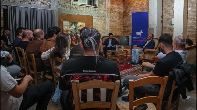 Zeki Çeler, LDH'nin “Politik Sohbetler” etkinliğine konuk oldu: 6 Aralık ve sonrası ele alındı