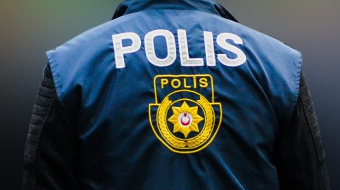 Alsancak’ta iki kişi birbirini kırık içki bardağıyla darp etti
