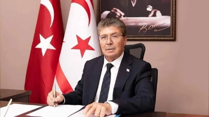 Başbakan Üstel'den Babalar Günü mesajı