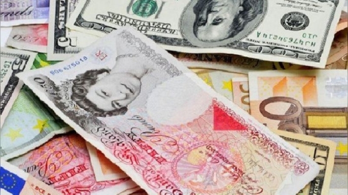 Dolar 44,95, euro 52,9, İngiliz Sterlini 60,8 TL’den işlem görüyor.