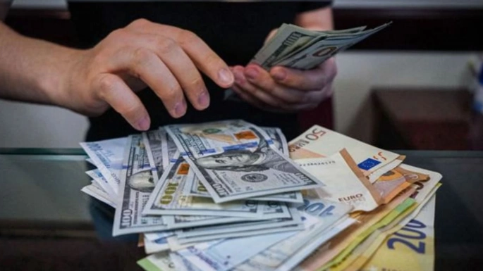 Dolar ve Euro zirvede