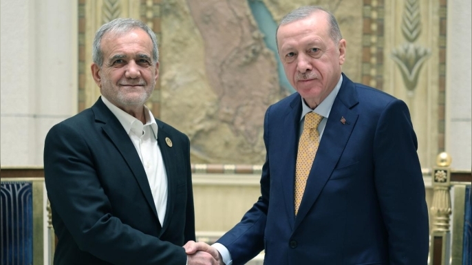 Erdoğan, Pezeşkiyan ile görüştü