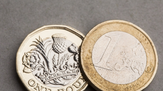 Euro 55 TL, sterlin 64,20 TL, dolar 47,70 TL’den işlem görüyor