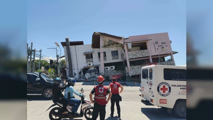 Filipinler'de 7,8 büyüklüğünde deprem: Tsunami uyarısı yapıldı