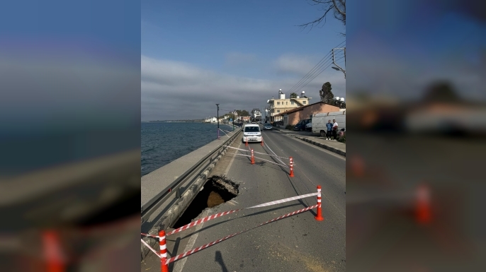 Gemikonağı sahil yolunda çökme