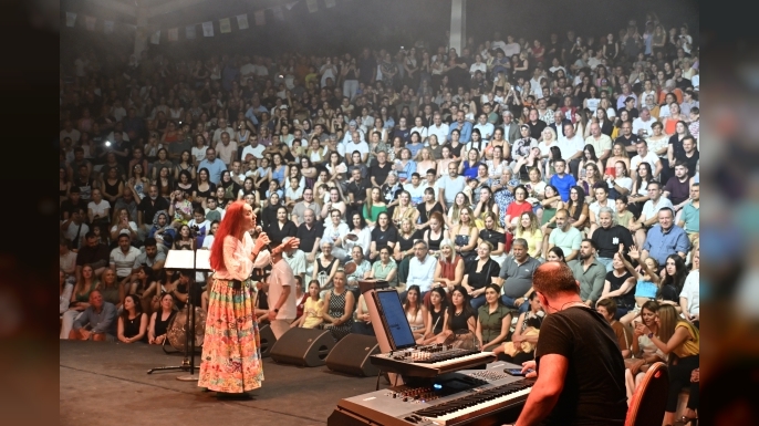 Güzelyurt Portakal Festivalinde Leman Sam sahne aldı