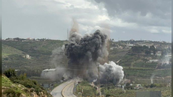 İsrail, Lübnan'da işgal ettiği alanların dışındaki bölgelere ateşkese rağmen saldırılar düzenledi