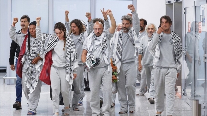 Küresel Sumud Filosu'nda İsrail tarafından alıkonulan bazı İtalyan aktivistler ülkelerine döndü