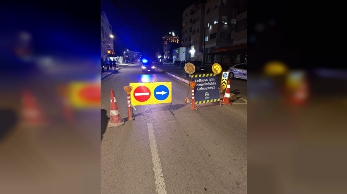 Lefkoşa'da Atatürk Caddesi üzerinde yolda çökme meydana geldi