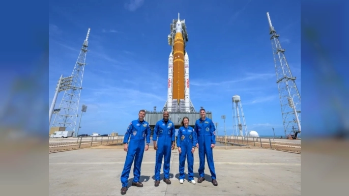 NASA’nın 50 yıl sonra ilk insanlı Ay seyahati için geri sayım başladı