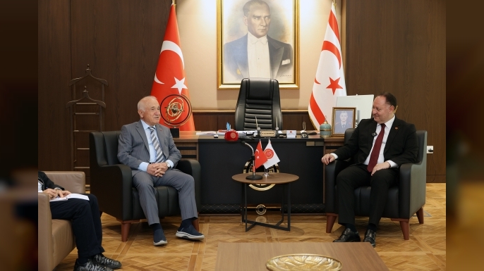 Öztürkler: “Rumlar milli gelirini refah yerine silaha harcıyor”