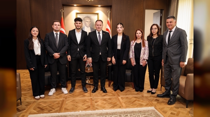 Öztürkler, Üniversite Öğrencileri Derneği heyetini kabul etti