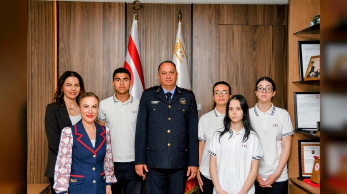 Polis Genel Müdürü Adalıer Lefkoşa Türk Lisesi öğrencilerini kabul etti