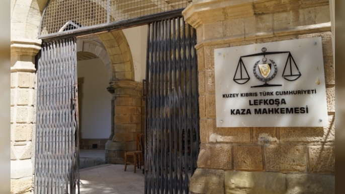 “Sahte diploma” davası… Sanık F.Ü, ilk kez Lefkoşa Ağır Ceza Mahkemesi’ne çıkarıldı