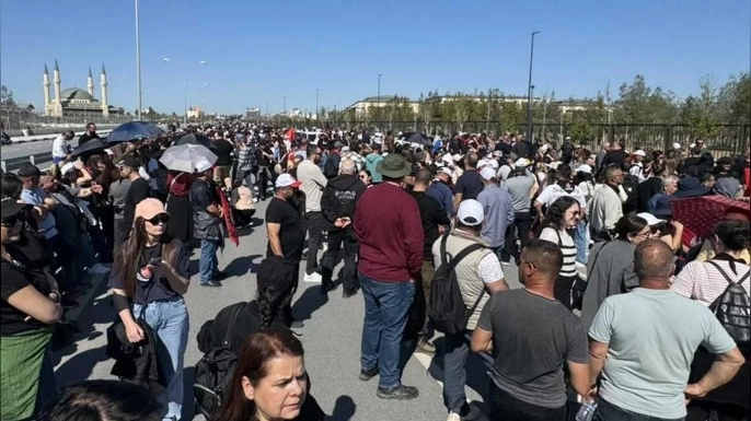 Sendikalar: Ya İstifa edecekler, ya bu halkın iradesine evet diyecekler. Buradan dönüş yoktur...