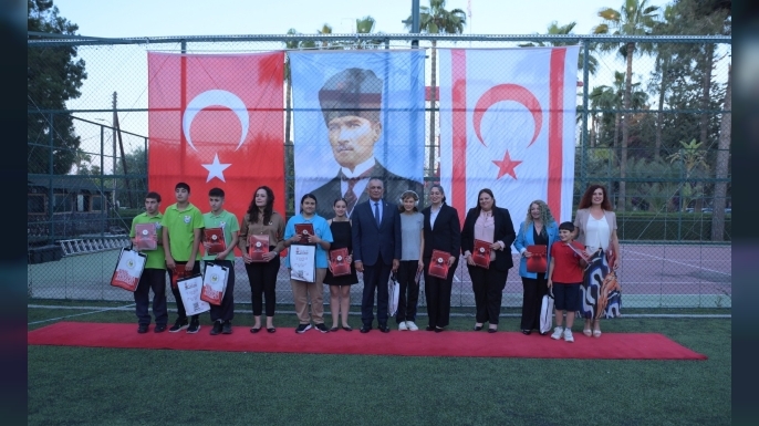 Sivil Savunma Teşkilatı Başkanlığı, yarışmalarda başarı gösteren öğrencilere ödüllerini dağıttı