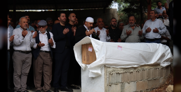 Girne'de geminin batması sonucu hayatını kaybeden 2 kişinin cenazeleri Hatay'da defnedildi