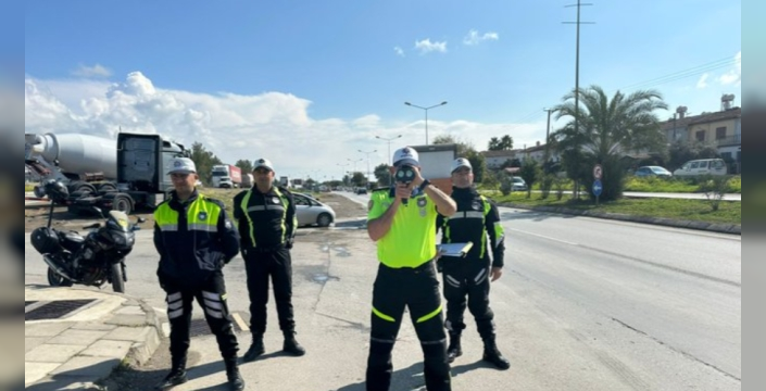 Trafik denetimlerinde 248 sürücü rapor edildi, 24 araç trafikten men edildi