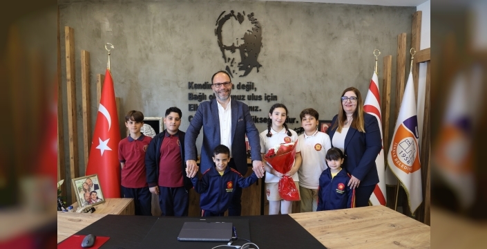 23 Nisan Ulusal Egemenlik ve Çocuk Bayramı...Sadıkoğlu makamını çocuklara devretti