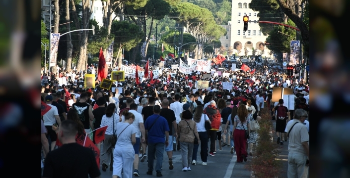 Arnavutluk'ta turizm projesine karşı protestolar: